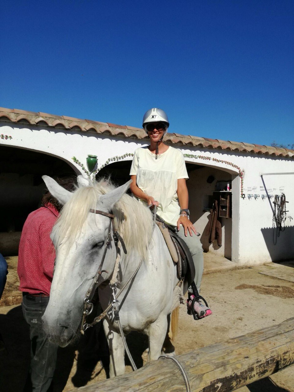 Alessia a cavallo durante un’esperienza di viaggio